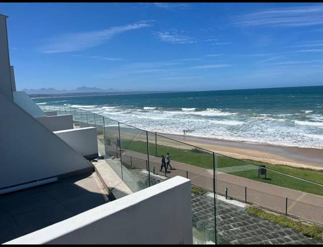 2 BEDROOM APARTMENT FOR SALE IN HARTENBOS CENTRAL